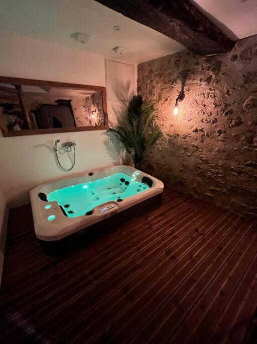 Maison Suspendue Avec Jacuzzi Privatif Pont-en-Royans Kültér fotó